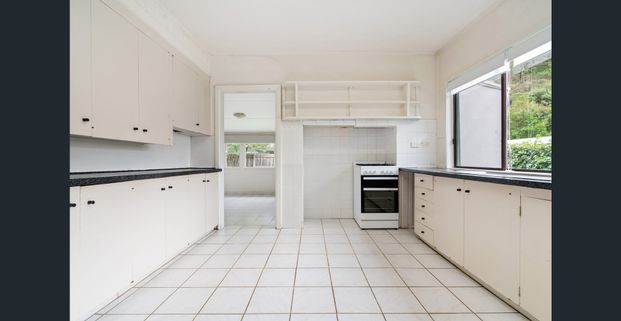 Charming Beach Cottage In The Heart Of Rye - Photo 1