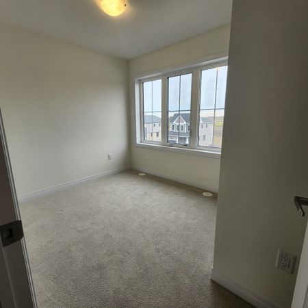 For Lease - 5 Pogie Drive, Welland, Ontario - Photo 5