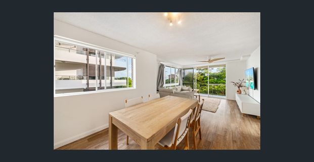 BEAUTIFULLY PRESENTED FULLY FURNISHED APARTMENT - Photo 1