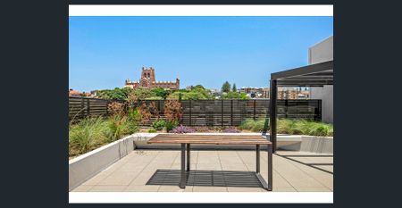 EXCLUSIVE UPPER FLOOR APARTMENT WITH WATER AND CATHEDRAL VIEWS - Photo 3