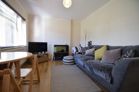 Audley Court, Pinner, HA5 - Photo 2