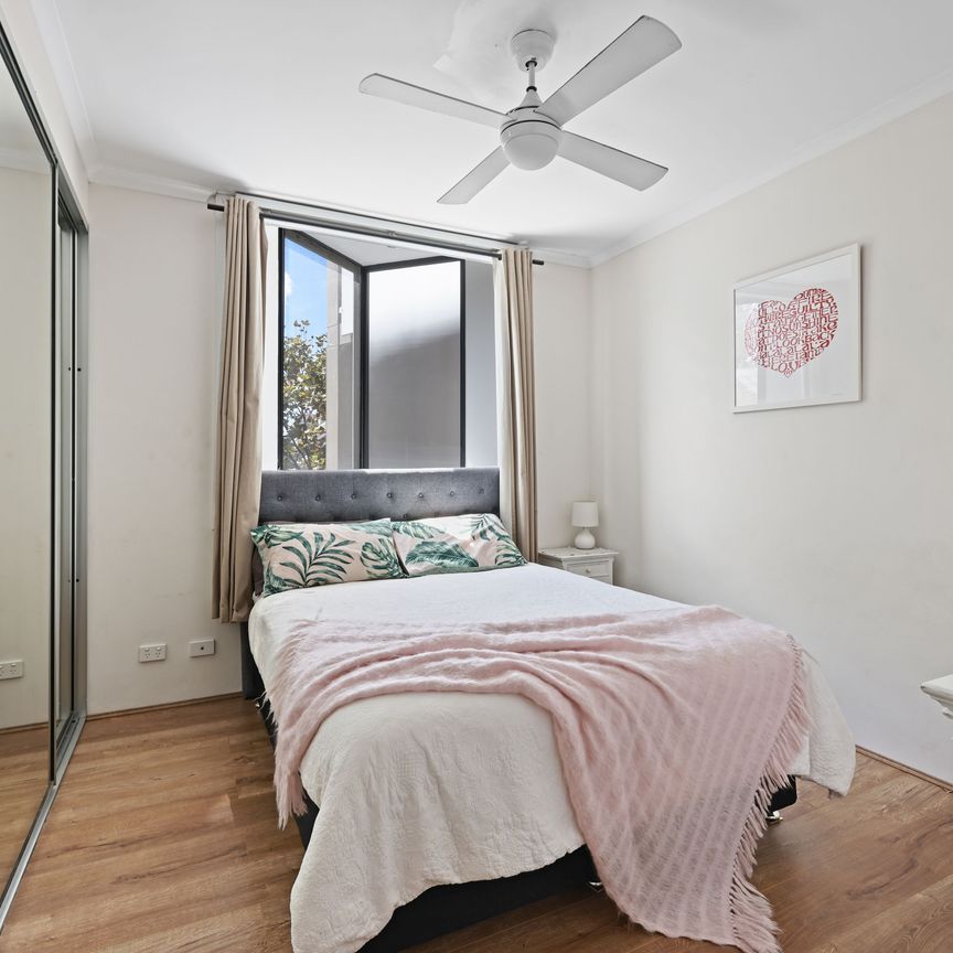 One Bedroom Apartment in The Heart of Newtown - Photo 1