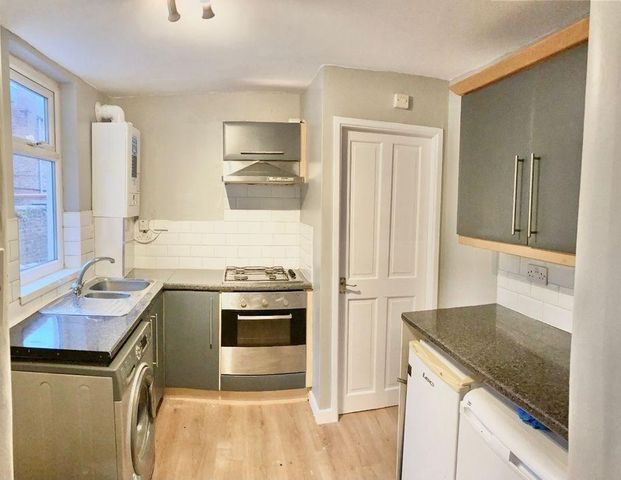 2 bedroom flat to rent - Photo 1