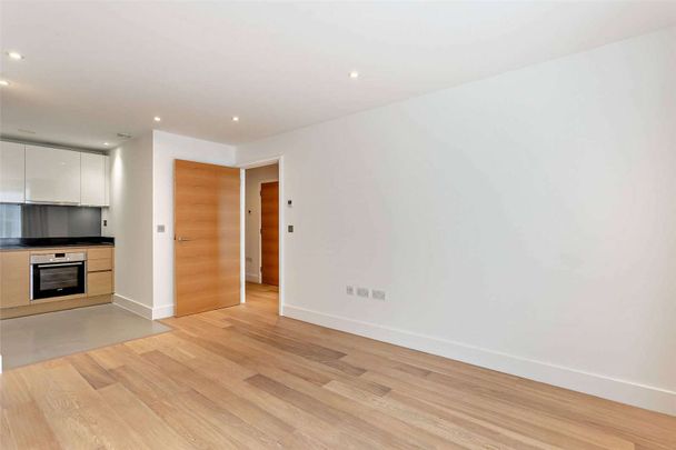 One bedroom apartment in central location with parking and patio - Photo 1