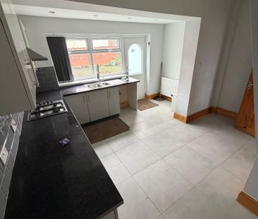 2 bedroom end of terrace house to rent - Photo 5