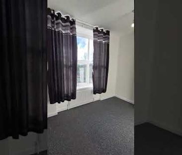 1 Bed Flat, Crescent Road, LU2 - Photo 2