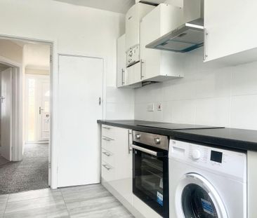 3 bedroom semi-detached house to rent - Photo 6