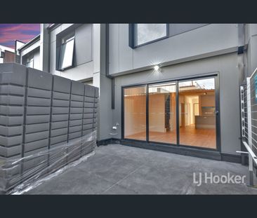 35 Phoenix Road, Altona North, Vic 3025 - Photo 1