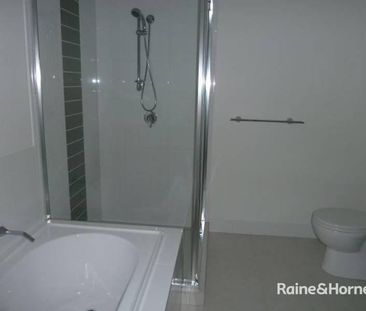 WELL PRESENTED TOWNHOUSE IN QUIET LOCATION - Photo 5