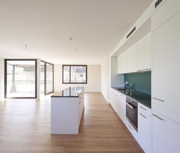 Hochwertige 3.5-Zimmerwohnung mit Weitblick ins Grüne - Photo 2