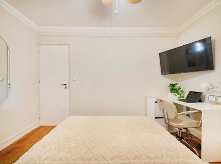 Largo Vitorino Damásio, Lisbon, Lisbon 1200-872 - Photo 5