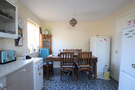 3 bedroom end of terrace house to rent - Photo 5