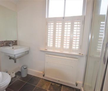3 Bedroom Terraced To Let - Photo 3
