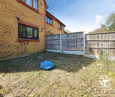 Wharf Road, Grays, RM17 - Photo 3