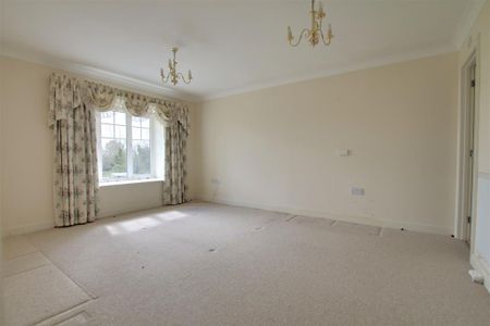 4 bedroom detached house to rent - Photo 2