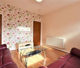 5 bedroom House in Burley Lodge Road, Leeds - Photo 2