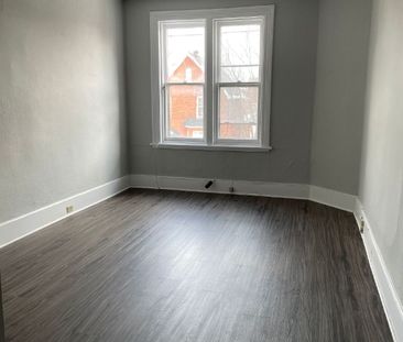 3 - 46 Sweetland Avenue - Photo 2