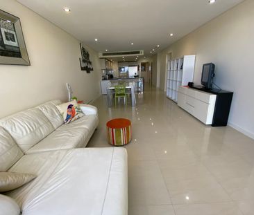 CBD LIVING - Photo 2