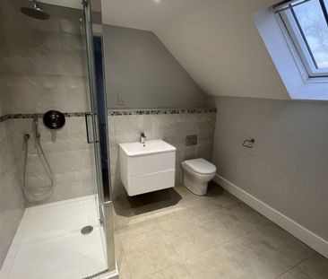 Lily Close - Photo 6