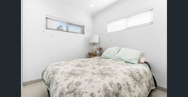 Ultra modern home in a sought after location - Photo 1