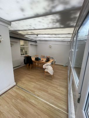 Warner Street Room 1 - Photo 1