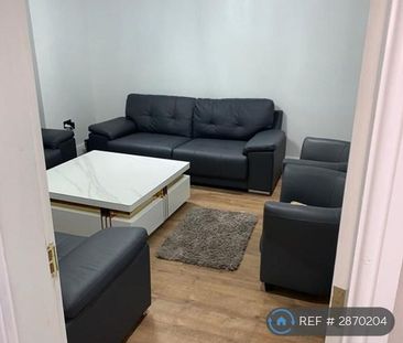 3 bedroom end of terrace house to rent - Photo 2