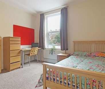 Fantastic 3 bedroom student property - Photo 4