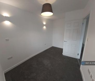 3 bedroom flat to rent - Photo 4