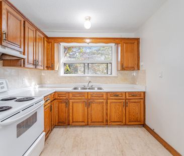 For Lease - 56 Ash Crescent, Toronto, Ontario - Photo 2