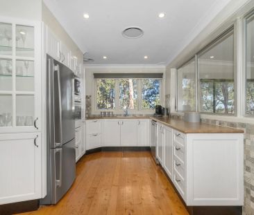 CHARMING LOCATION - LOVELY 4 BEDROOM HOME - Photo 3