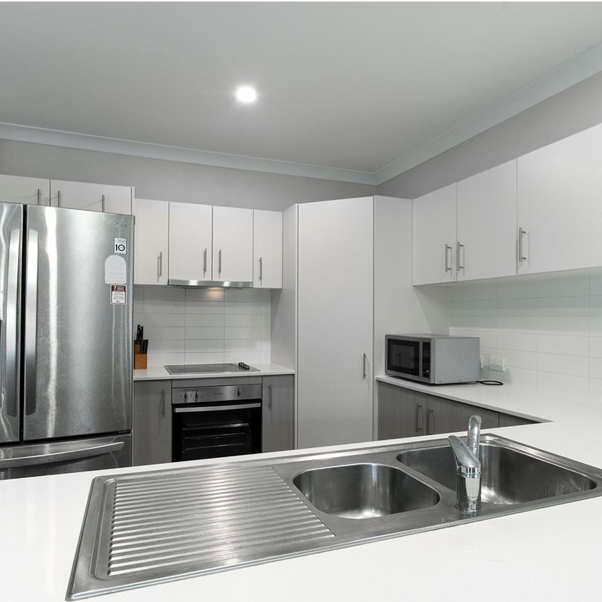 Prime Location - 2 Min drive to Bellbird Park Secondary College - Photo 1