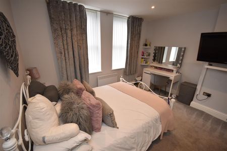 Prenton Road East, Prenton - Photo 5