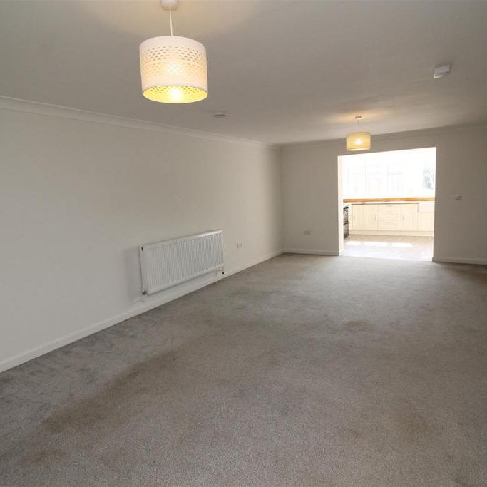 4 bedroom terraced house to rent - Photo 1