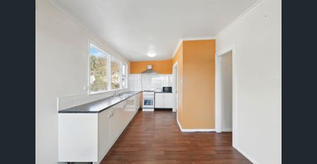 4 Bedrooms and 2 Bathroom house is available now in Sandy Bay - Photo 2