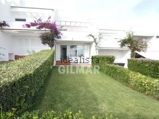 Alquiler de chalet adosado en Urbanización Fuente del Sol - Photo 1