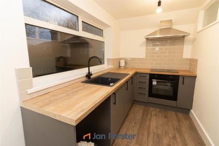2 bedroom ground floor flat to rent - Photo 4
