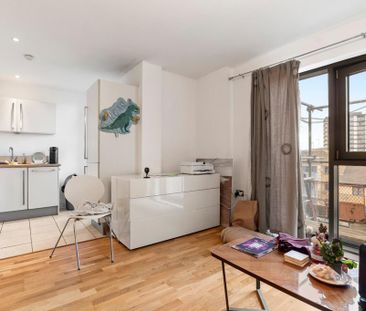 Studio to rent - Photo 1