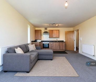 2 bedroom flat to rent - Photo 2