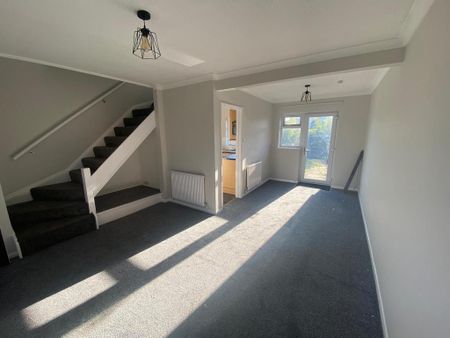 2 bedroom terraced house to rent - Photo 2