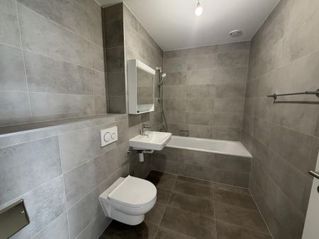 Magnifique appartement de 2.5 pièces au 1er étage d'un immeuble neuf avec balcon - Photo 2