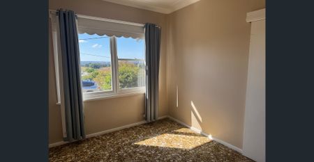 Views to the Hunter River.. Retro Fitout… Updated Bathroom - Photo 3