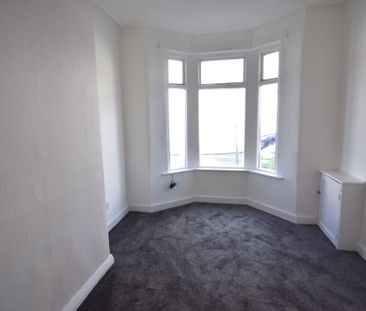 To Let 3 Bed Mid Terraced House - Photo 3