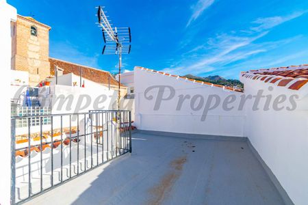 Townhouse in Canillas de Albaida, Inland Andalucia at the foot of the mountains - Photo 2