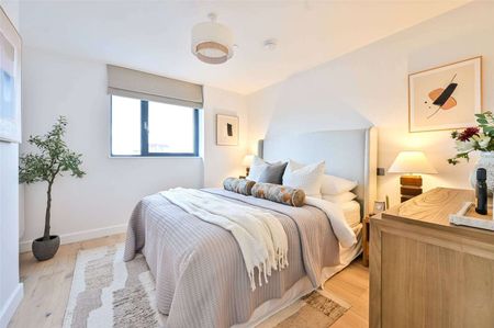 Furnished, brand new two bedroom apartment - Photo 3