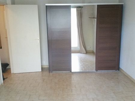 Appartement 1 pièces 25m2 MARSEILLE 8EME 531 euros - Photo 3