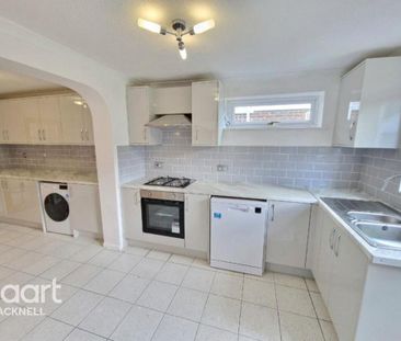 4 bedroom detached house to rent - Photo 6