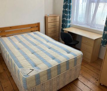 4 bedroom terraced house to rent - Photo 5