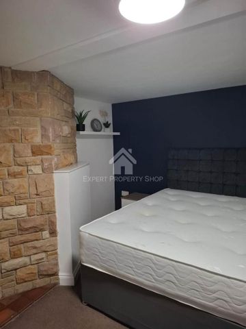 1 bedroom in a house share to rent - Photo 2