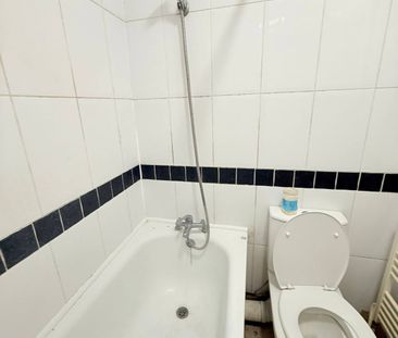 Medium size bedroom close to ilford station £750 pcm - Photo 1