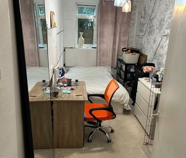Room in a Shared Flat, Manchester, M14 - Photo 1